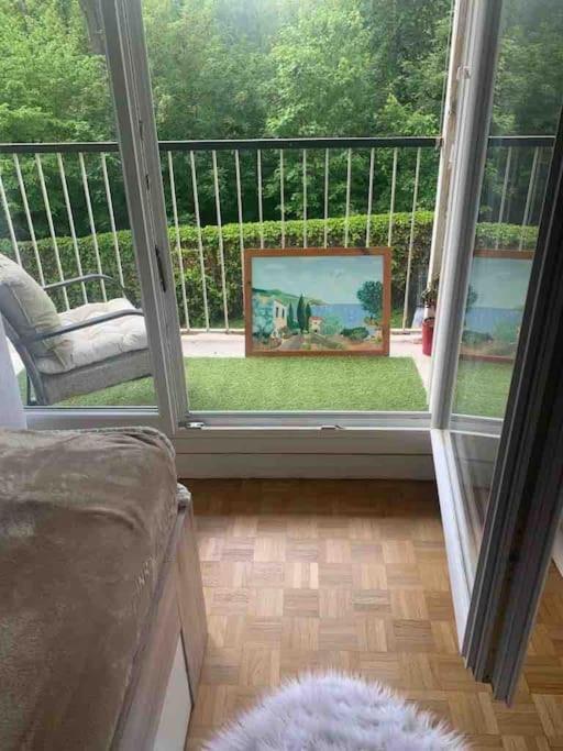 Proche Chateau De Versailles Avec Balcon Vu Sur Une Foret Et Parking Gratuit Pour 5 Personnes Maximum Exterior photo