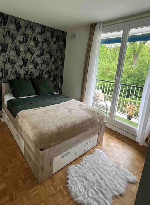 Proche Chateau De Versailles Avec Balcon Vu Sur Une Foret Et Parking Gratuit Pour 5 Personnes Maximum Exterior photo