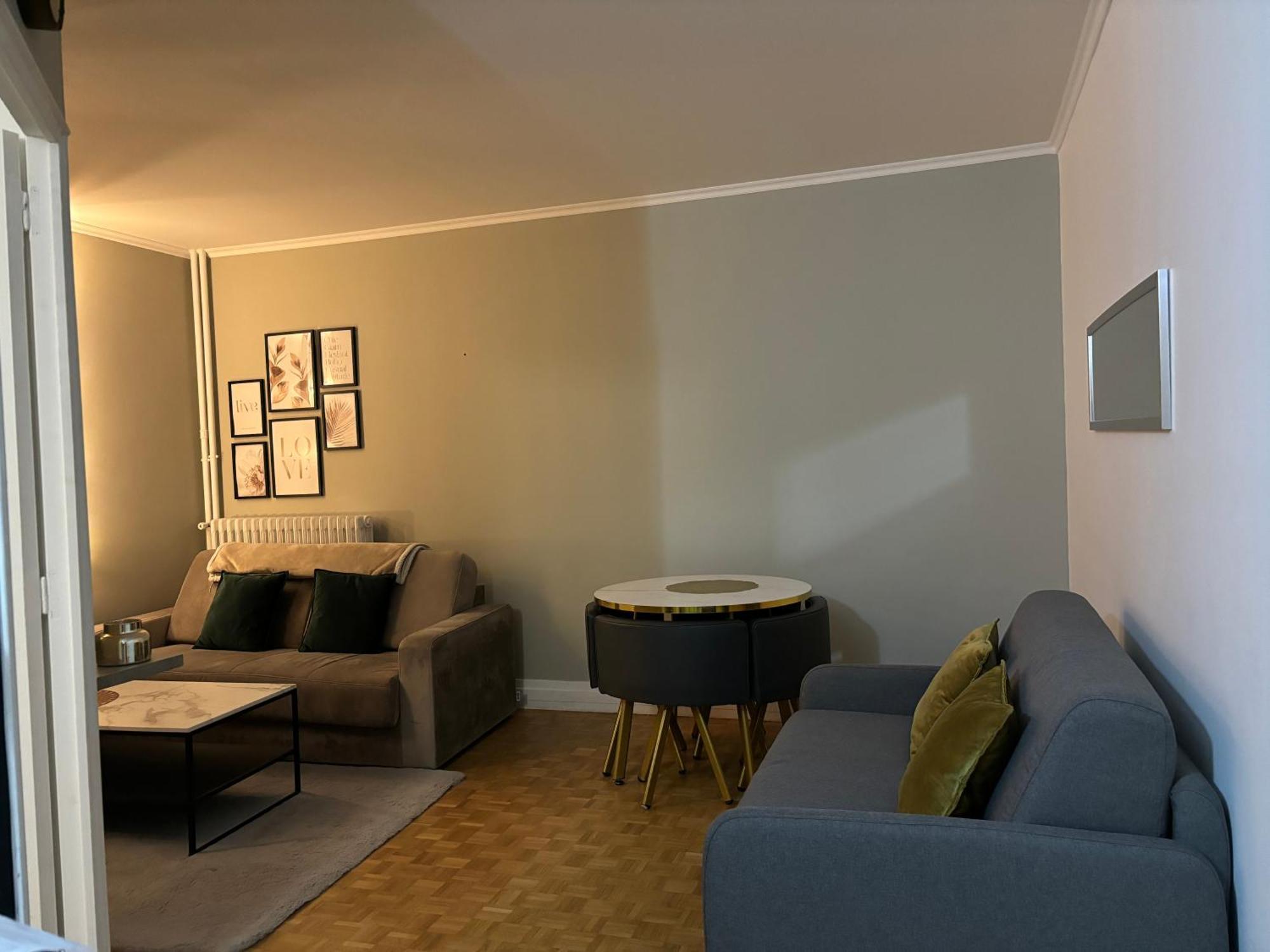 Proche Chateau De Versailles Avec Balcon Vu Sur Une Foret Et Parking Gratuit Pour 5 Personnes Maximum Exterior photo