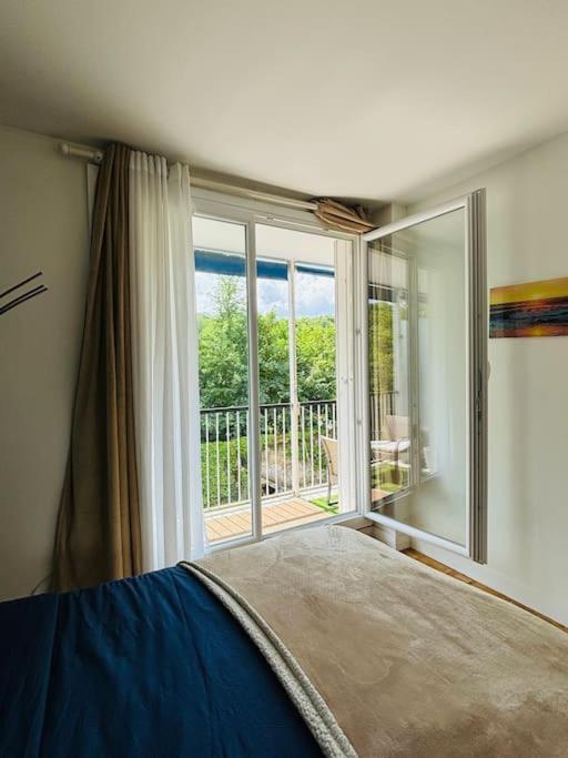 Proche Chateau De Versailles Avec Balcon Vu Sur Une Foret Et Parking Gratuit Pour 5 Personnes Maximum Exterior photo