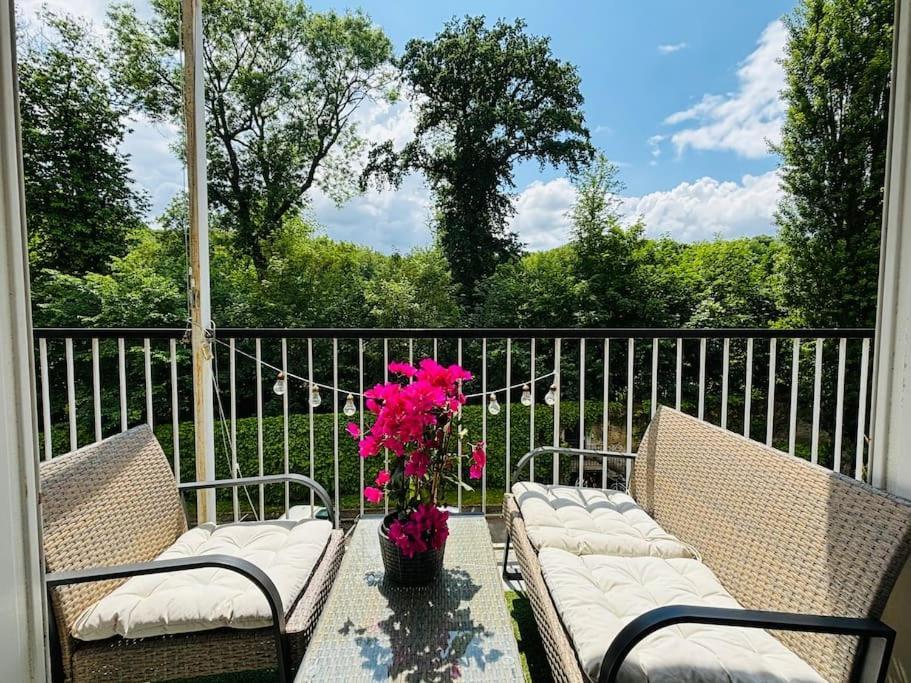 Proche Chateau De Versailles Avec Balcon Vu Sur Une Foret Et Parking Gratuit Pour 5 Personnes Maximum Exterior photo