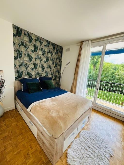 Proche Chateau De Versailles Avec Balcon Vu Sur Une Foret Et Parking Gratuit Pour 5 Personnes Maximum Exterior photo